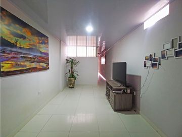 CASA MULTIFAMILIAR EN VENTA, SANTA ELENA, ORIENTE, CALI