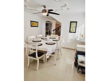 SE VENDE EXCLUSIVA Y AMPLIA CASA EN CONJUNTO EN VILLA SANTOS