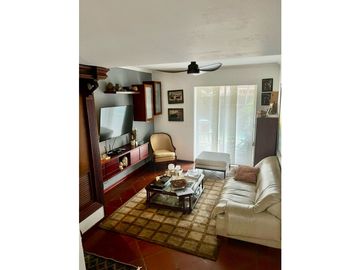 BELLISIMA CASA DE DOS PISOS EN CONJUNTO DE 3 CASAS