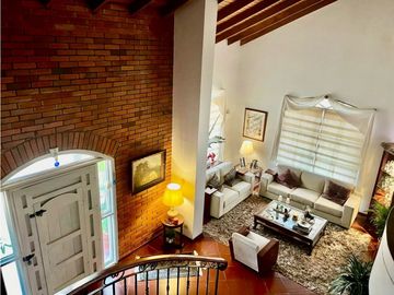 BELLISIMA CASA DE DOS PISOS EN CONJUNTO DE 3 CASAS