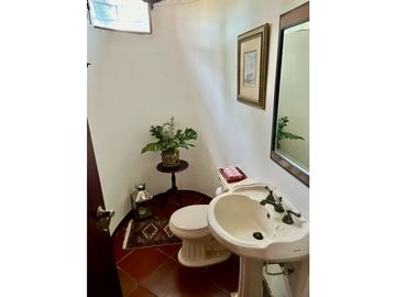 BELLISIMA CASA DE DOS PISOS EN CONJUNTO DE 3 CASAS