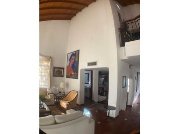 BELLISIMA CASA DE DOS PISOS EN CONJUNTO DE 3 CASAS