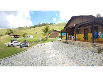 Finca ganadera lechera en Cachimbal- Vijes - Valle del Cauca