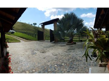 Finca ganadera lechera en Cachimbal- Vijes - Valle del Cauca
