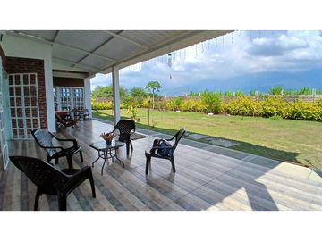 Casa campestre en venta permuta en parcelación Santa Elena El Cerrito