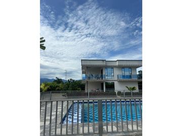 Casa campestre en venta a 5 minutos del parque de Acacías