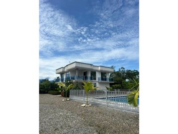 Casa campestre en venta a 5 minutos del parque de Acacías