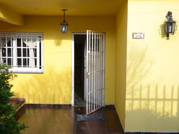 VENTA CASA 4 AMBIENTES 400M2 MORON