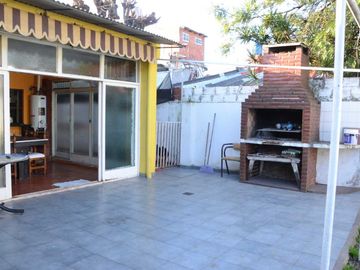 VENTA CASA 4 AMBIENTES 400M2 MORON