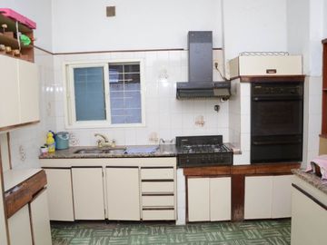 VENTA CASA 4 AMBIENTES 400M2 MORON