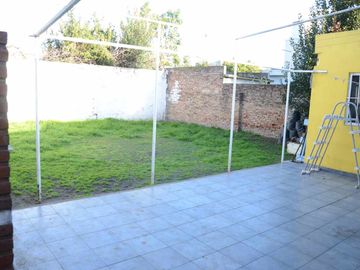VENTA CASA 4 AMBIENTES 400M2 MORON
