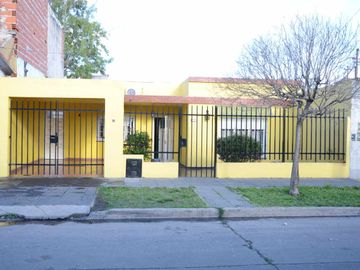 VENTA CASA 4 AMBIENTES 400M2 MORON