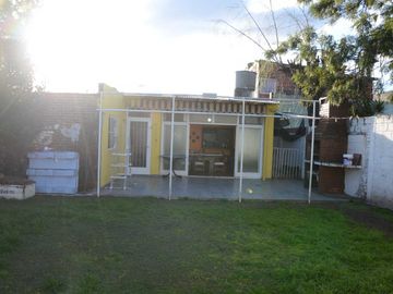 VENTA CASA 4 AMBIENTES 400M2 MORON
