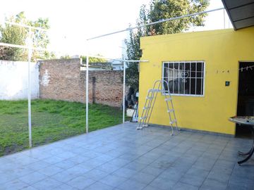 VENTA CASA 4 AMBIENTES 400M2 MORON