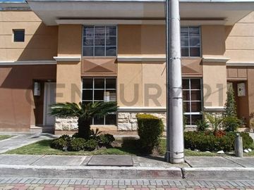 En Venta casa de 3 dormitorios San Antonio conjunto Laguna Azul