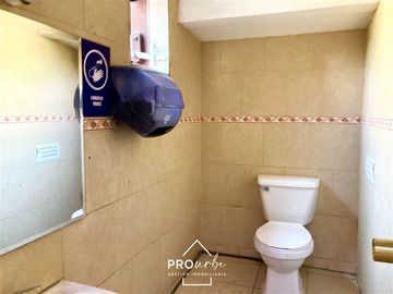 Casa en Venta en Casa Comercial para Oficina en Suecia con Lota, Providencia