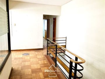 Casa en Venta en Casa Comercial para Oficina en Suecia con Lota, Providencia