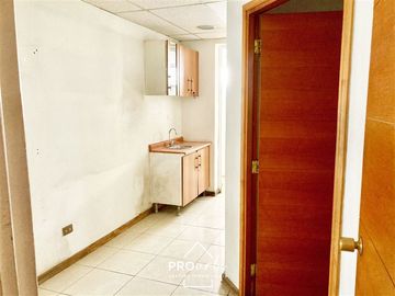 Casa en Venta en Casa Comercial para Oficina en Suecia con Lota, Providencia