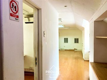 Casa en Venta en Casa Comercial para Oficina en Suecia con Lota, Providencia