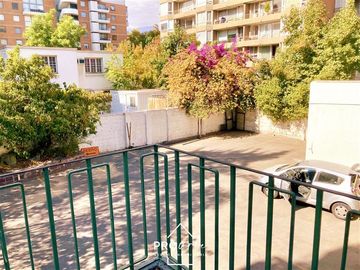 Casa en Venta en Casa Comercial para Oficina en Suecia con Lota, Providencia