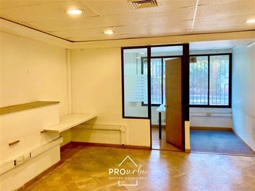 Casa en Venta en Casa Comercial para Oficina en Suecia con Lota, Providencia