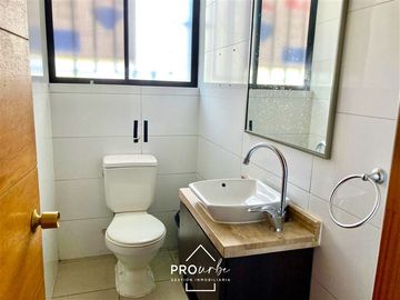 Casa en Venta en Casa Comercial para Oficina en Suecia con Lota, Providencia