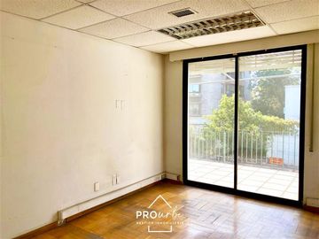 Casa en Venta en Casa Comercial para Oficina en Suecia con Lota, Providencia