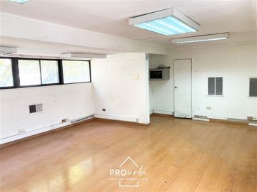 Casa en Venta en Casa Comercial para Oficina en Suecia con Lota, Providencia