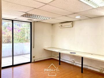 Casa en Venta en Casa Comercial para Oficina en Suecia con Lota, Providencia