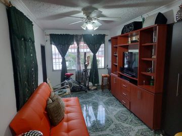 VENDEMOS CASA MULTIFAMILIAR BARRIO SAN FERNANDO