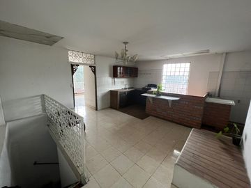 VENDEMOS CASA DE 3 PISOS INDEPENDIENTES BARRIO VIPASA