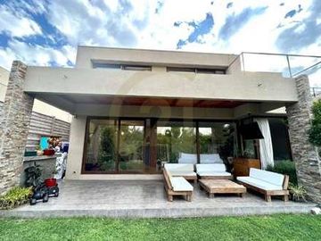 EXCELENTE CASA MEDITERRANEA EN VENTA CHAMISERO