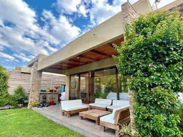 EXCELENTE CASA MEDITERRANEA EN VENTA CHAMISERO