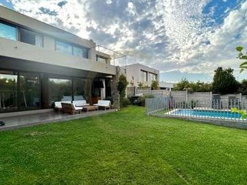 EXCELENTE CASA MEDITERRANEA EN VENTA CHAMISERO