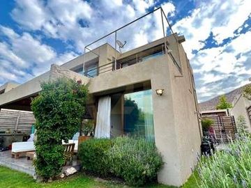 EXCELENTE CASA MEDITERRANEA EN VENTA CHAMISERO