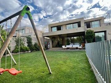 EXCELENTE CASA MEDITERRANEA EN VENTA CHAMISERO
