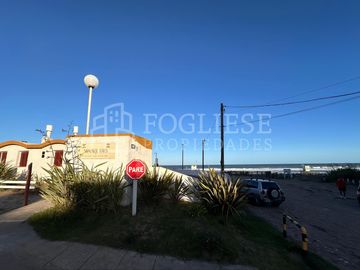 Departamento de 3 ambientes frente al mar