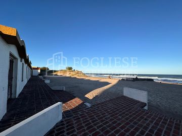 Departamento de 3 ambientes frente al mar