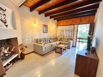 Departamento tipo duplex de 4 ambientes en Zona Centro con Cochera