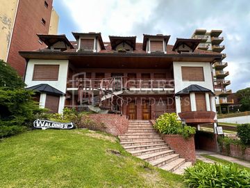 Departamento tipo duplex de 4 ambientes en Zona Centro con Cochera