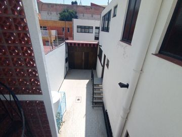 Casa en Venta en el Centro de Queretaro con recamara en planta baja