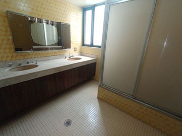 Casa en Venta en el Centro de Queretaro con recamara en planta baja
