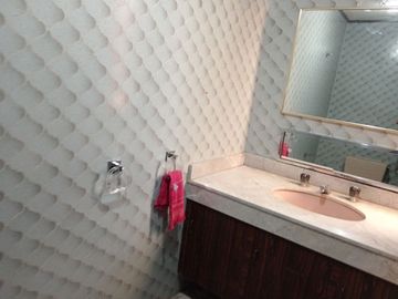 Casa en Venta en el Centro de Queretaro con recamara en planta baja