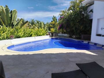 VILLA  DE LUJO EN VENTA PEGADA A LA PLAYA, KOVAY GARDENS