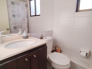 HERMOSA CASA EN CONDOMINIO, REBAJADA