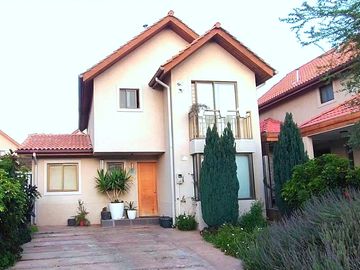 HERMOSA CASA EN CONDOMINIO, REBAJADA