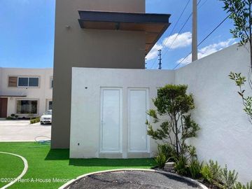 Casa en Venta en Metepec San Salvador Tizatlalli 24-1104 GIS