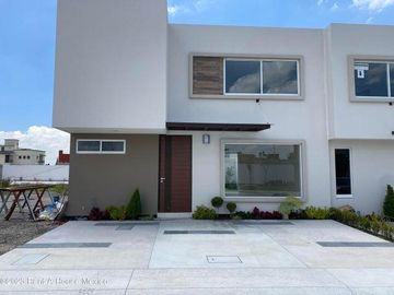 Casa en Venta en Metepec San Salvador Tizatlalli 24-1104 GIS