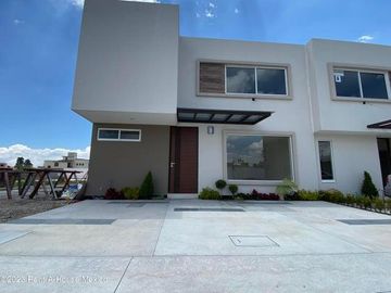 Casa en Venta en Metepec San Salvador Tizatlalli 24-1104 GIS