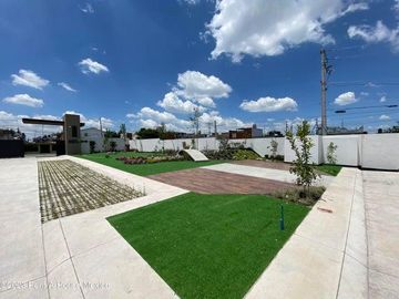 Casa en Venta en Metepec San Salvador Tizatlalli 24-1104 GIS